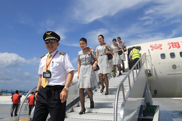 Chinese airlines are offering attractive salaries to foreign pilots in an attempt to lure them and meet domestic demand. 
