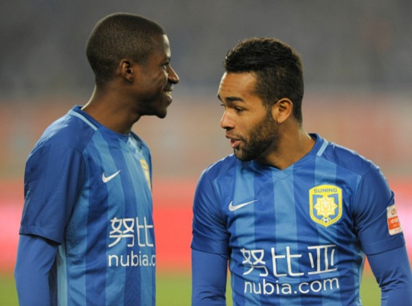 Jiangsu Suning players Ramires (L) and Alex Teixeira