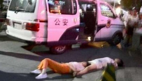 Two women in Northwest China fainted from exhaustion after quarrelling with each other for eight hours without eating or drinking