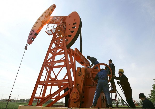 Chinese Laborers Work At An Oil Well In Hejian