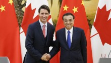 Canadian Prime Minister Justin Trudeau (L) shakes hands with Chinese Premier Li Keqiang during his recent China visit
