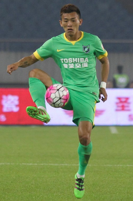 Hangzhou Greentown midfielder Chen Po-liang