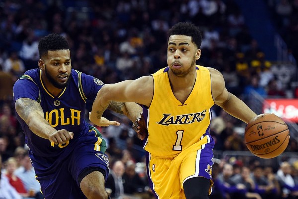 Los Angeles Lakers point guard D'Angelo Russell (R)