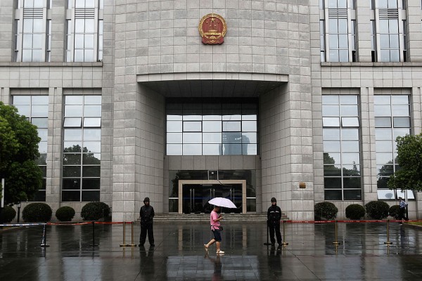 China is opening up its legal system by streaming its trials online. 