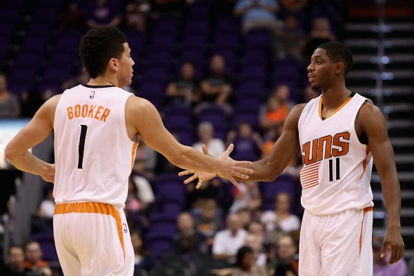 Phoenix Suns point guard Brandon Knight (R) and shooting guard Devin Booker
