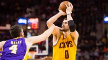Cleveland Cavaliers power forward Kevin Love (R) shoots over LA Lakers' Ryan Kelly