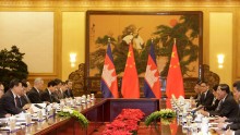  Cambodia's Prime Minister Hun Sen (2nd R) and China's President Xi Jinping (L) attend a meeting at the Great Hall of the People on November 7, 2014 in Beijing, China.