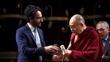 Dalai Lama Angers China. 