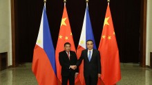 Philippines President Rodrigo Duterte (L) shakes hands with Chinese Premier Li Keqiang (R) ahead of their meeting at the Great Hall of the People on October 20, 2016 in Beijing, China. 